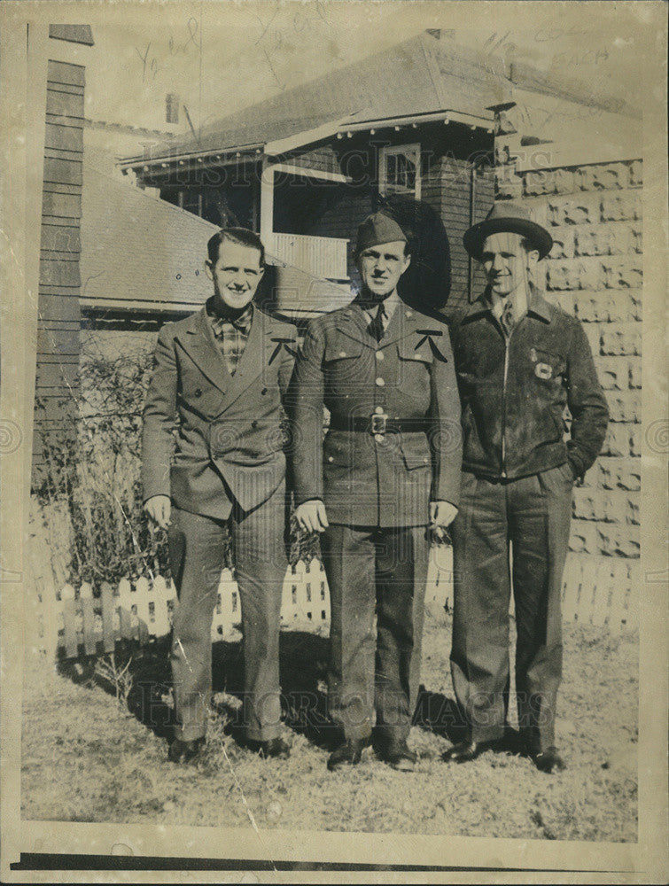 1942 Press Photo Private Arthur E. Sullivan And Sergeant John Sullivan - Historic Images