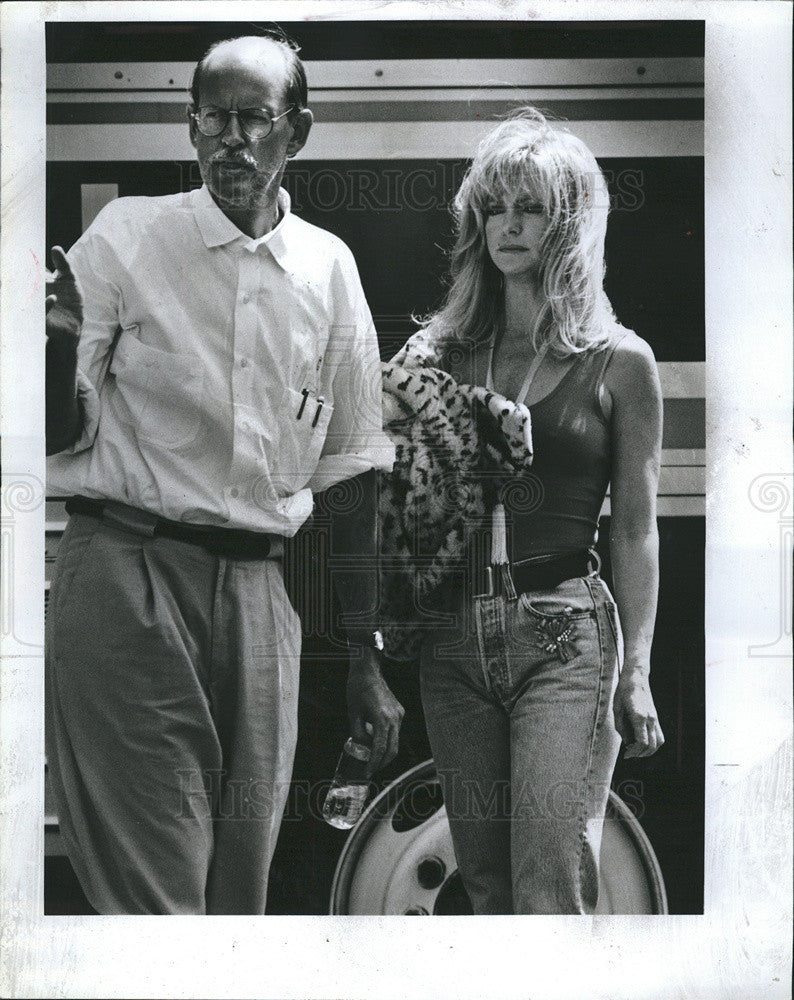 1991 Press Photo Goldie Hawn &amp; Director Franks Oz on Set of &quot;Housesitter&quot; - Historic Images