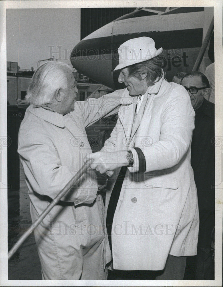 1971 Press Photo Arthur Fielder greets Danny Kaye - Historic Images