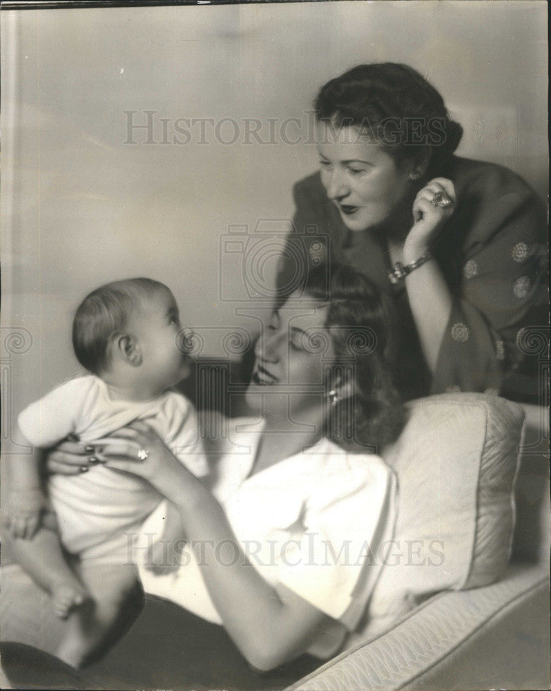 1941 Press Photo Mrs. Alfred Strauss, Mrs. Paul Friedlander, Baby Paul - Historic Images