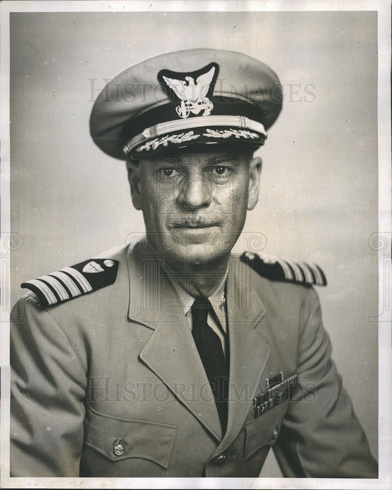 1952 Press Photo Captain R.H. French/Chief Operations/Coast Guard - Historic Images