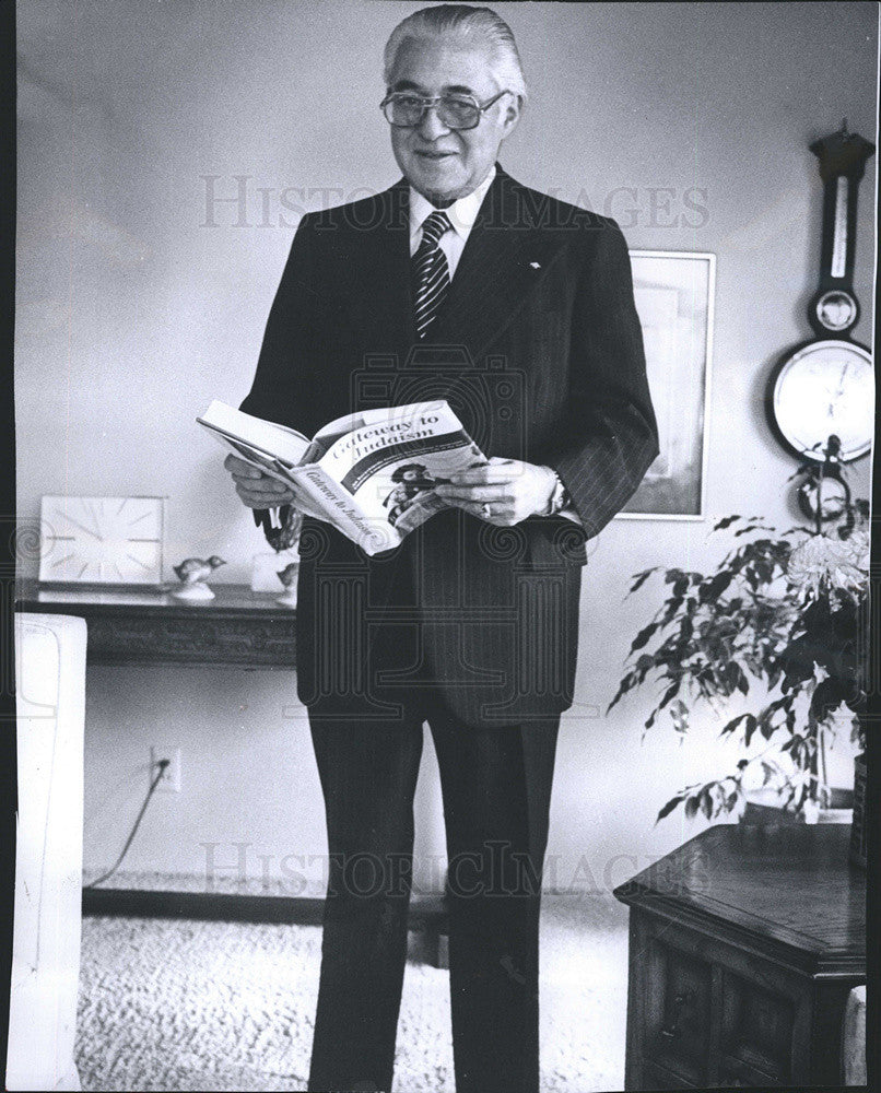 1977 Press Photo John M. Friedlander Vice President Friedlander &amp; Sons Stores - Historic Images
