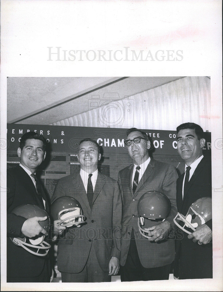 1967 Press Photo Chamber Of Commerce Team Captians Ready to Play - Historic Images