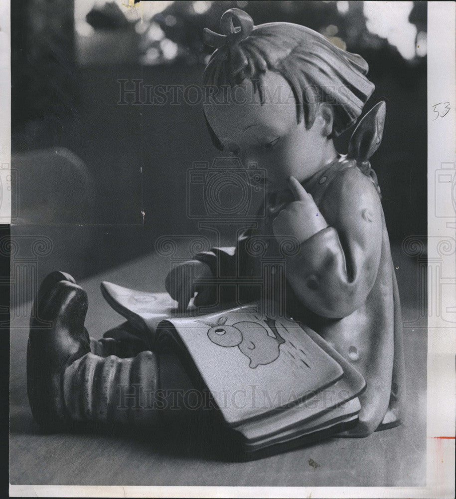 1969 Press Photo A Bookworm Figurine - Historic Images