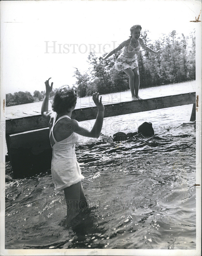 1944 Press Photo of a Lady that will jump  the river. - Historic Images