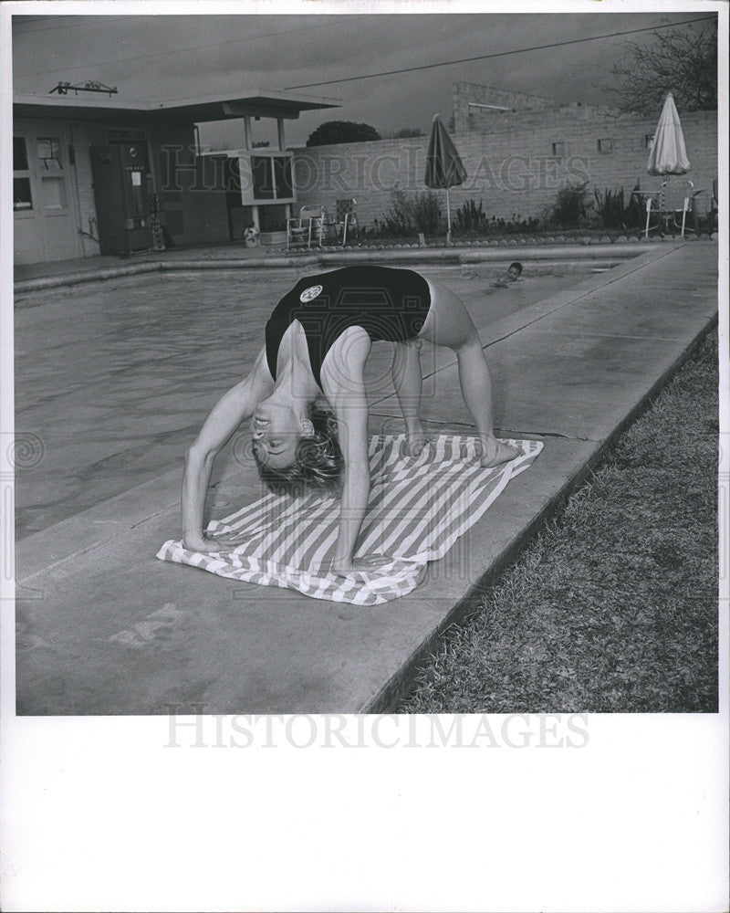 Press Photo Women excersising before a swim - Historic Images