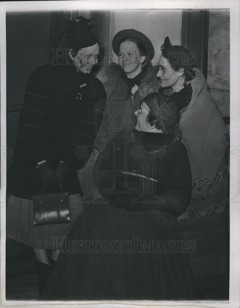 1938 Press Photo Mrs. Laurene Denton, Ellen Drake, Mrs. Irene Drake - Historic Images