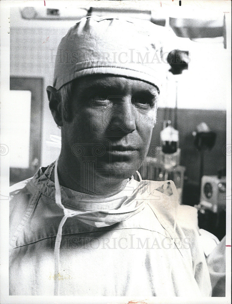 1975 Press Photo - Historic Images