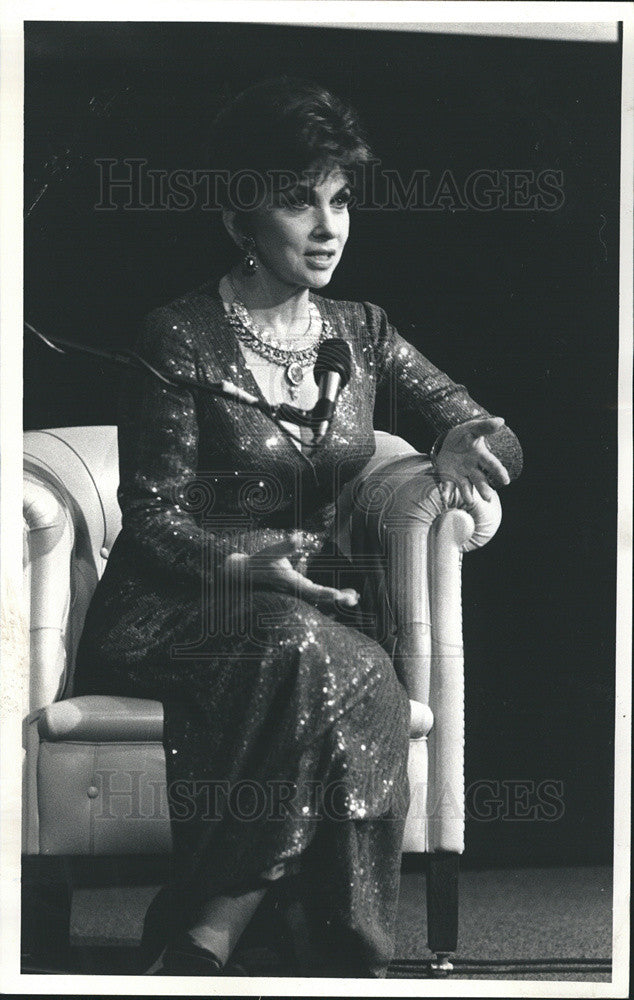 1987 Press Photo Gina Lollobrigida Speaks about Italian Comedy - Historic Images