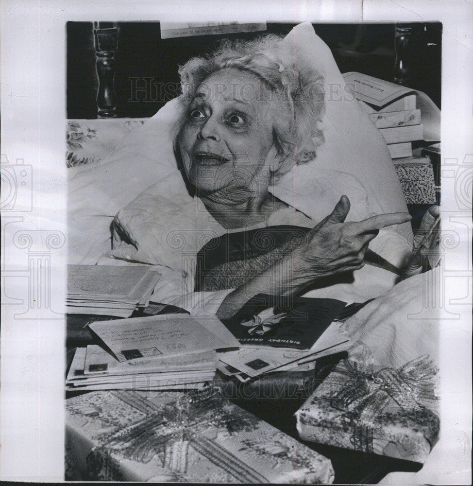 1951 Press Photo Actress  Trixie Friganza Vaudeville&#39;s &quot;Champagne Girl&quot; Birthday - Historic Images