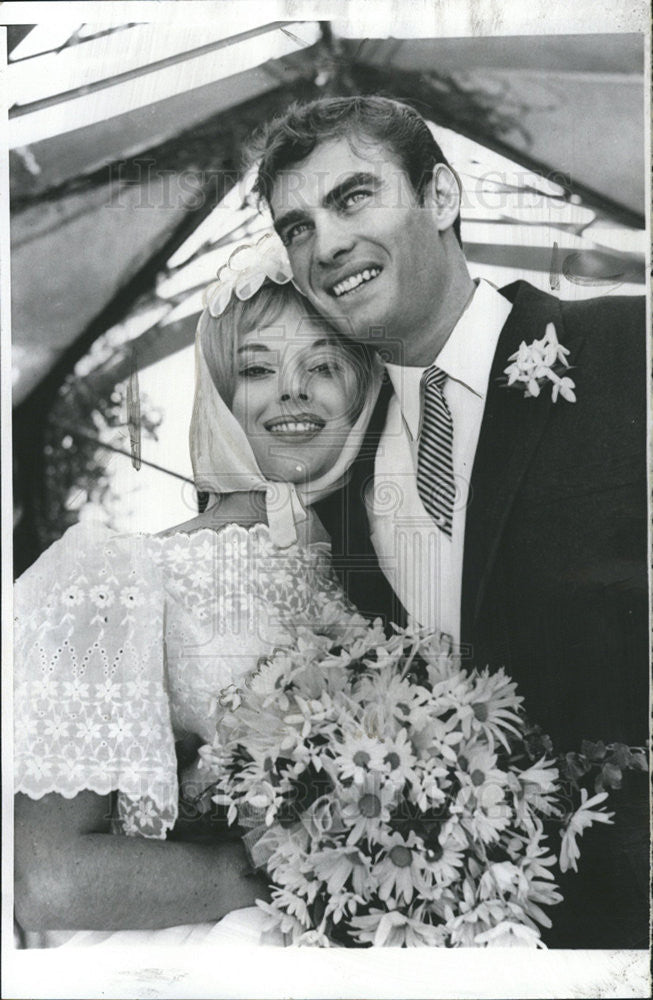 1960 Press Photo Actress Vikki Doucan husband actor Jim Sweeney wedding - Historic Images