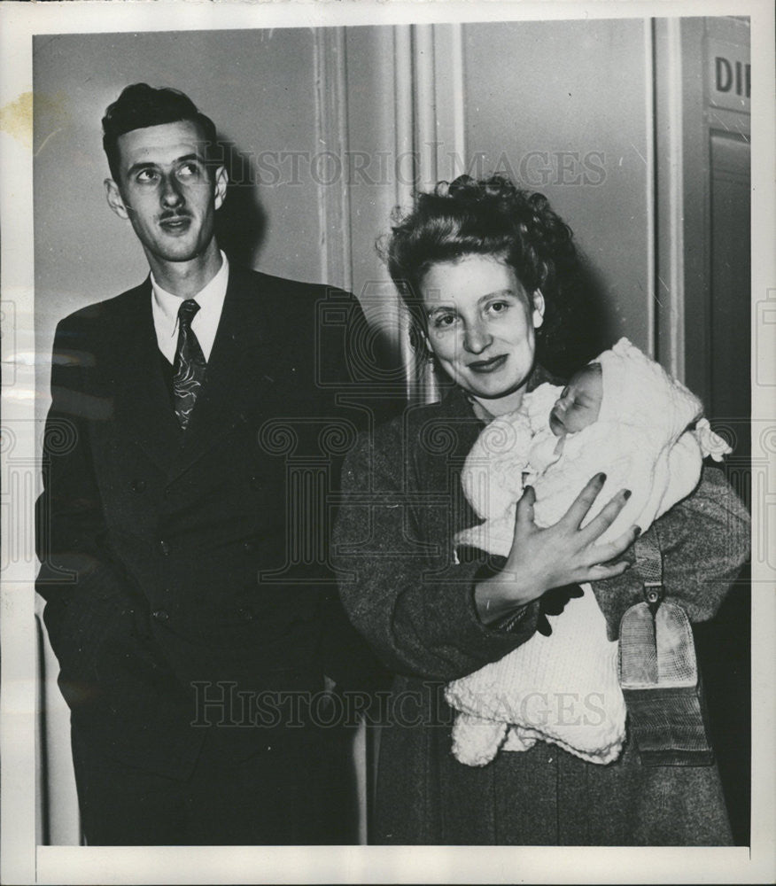 1948 Press Photo Philippe De Gaulle with Wife Henriette and Newborn Son Charles - Historic Images