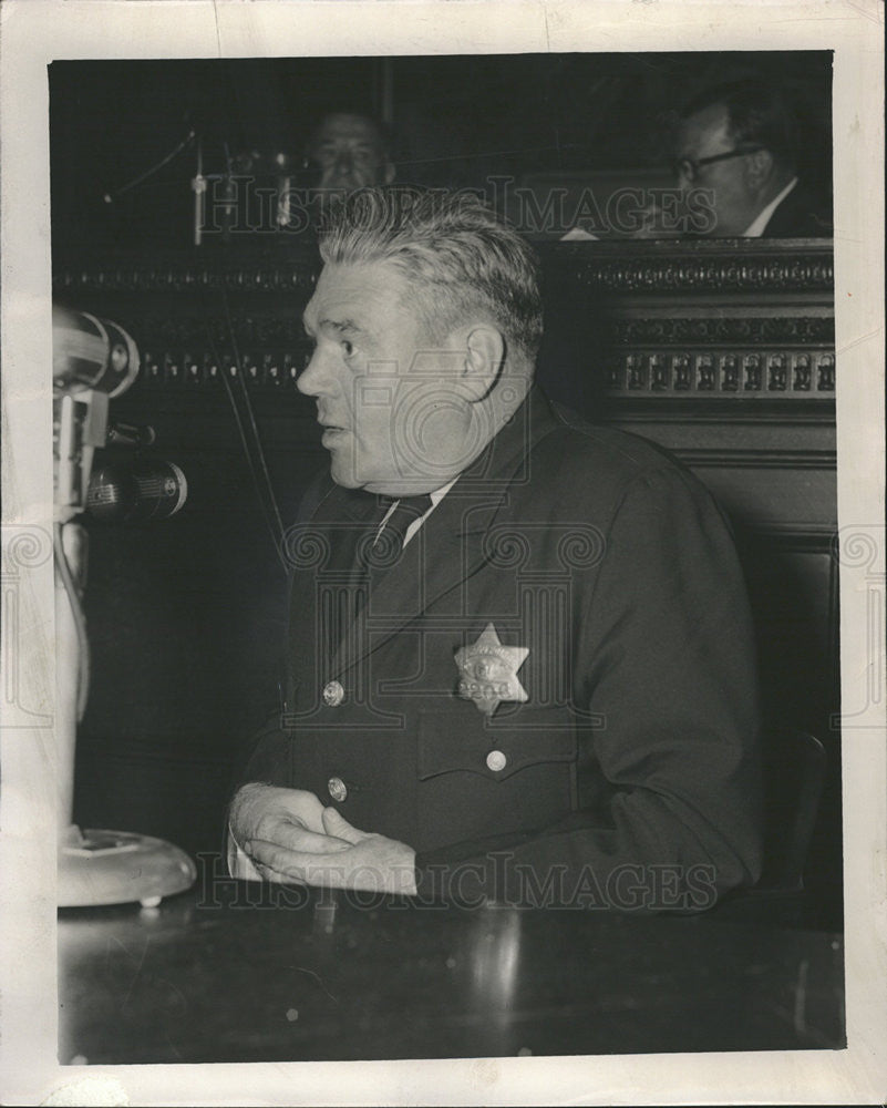 1957 Press Photo Officer Bernard Calder AT Witness Stand Of Morello Case - Historic Images