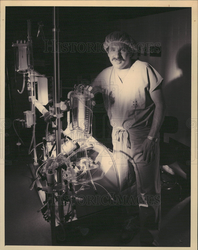 1994 Press Photo JEFF CACIOPPO OPEN HEART PROFUSIONIST RESURRECTION HOSPITAL - Historic Images