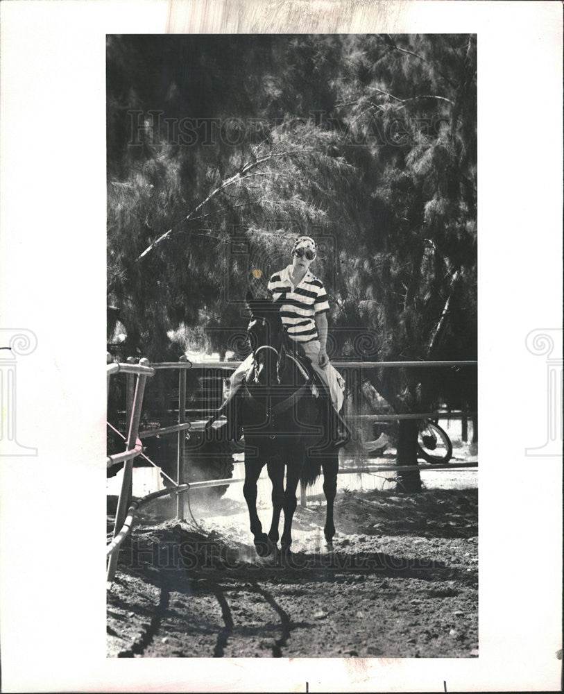 1979 Press Photo byrne at Smoketree stables - Historic Images