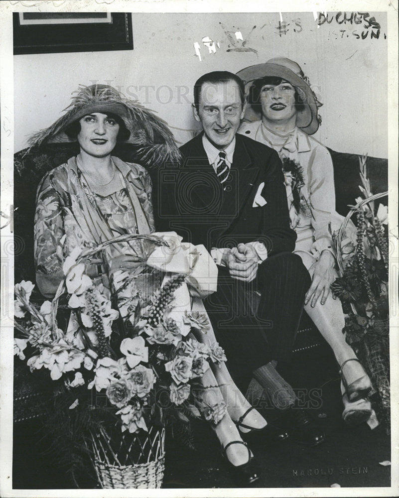 1937 Press Photo DUKE CARAFA D&#39;ANDRIA BRIDE LUCILE VALERIE VALE - Historic Images