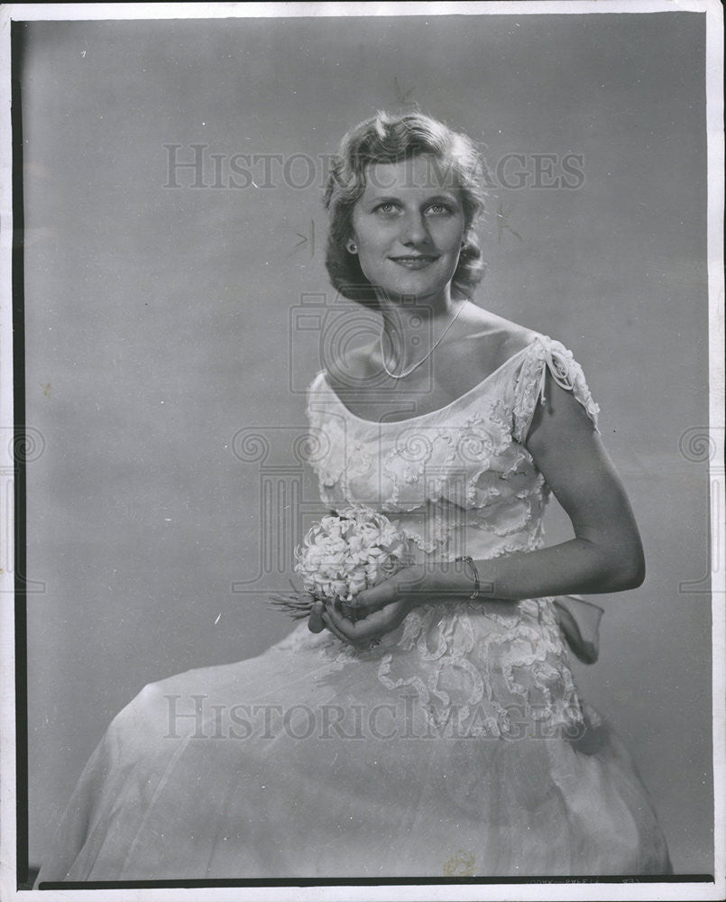 1951 Press Photo Nancy Jeanne LaVezzorio In Southern Belle Attire - Historic Images