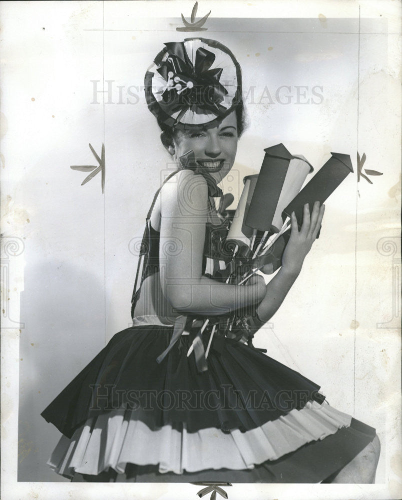 1947 Press Photo Actress Charlotte Lawrence Fourth of July costume - Historic Images