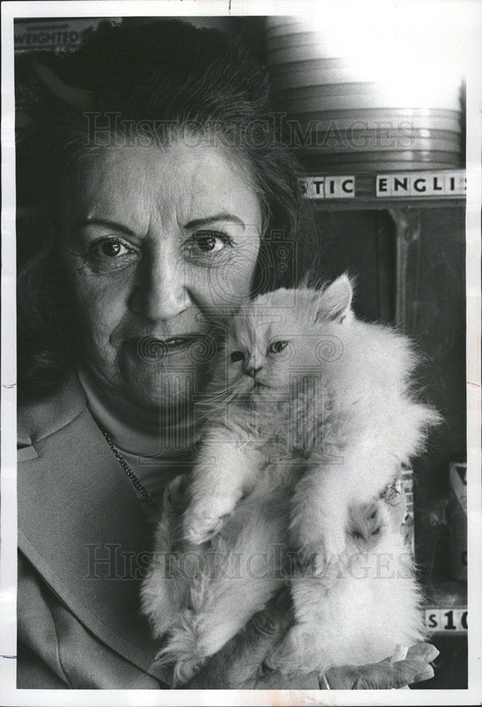 1973 Press Photo Peg Calkins Of The Feline Inn With Baby Persian Kitten - Historic Images