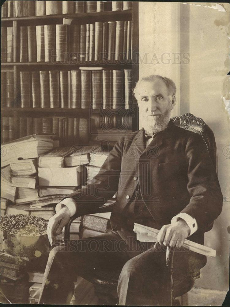 Press Photo Joseph Gurney Cannon Clutching Papers Next To Books - Historic Images