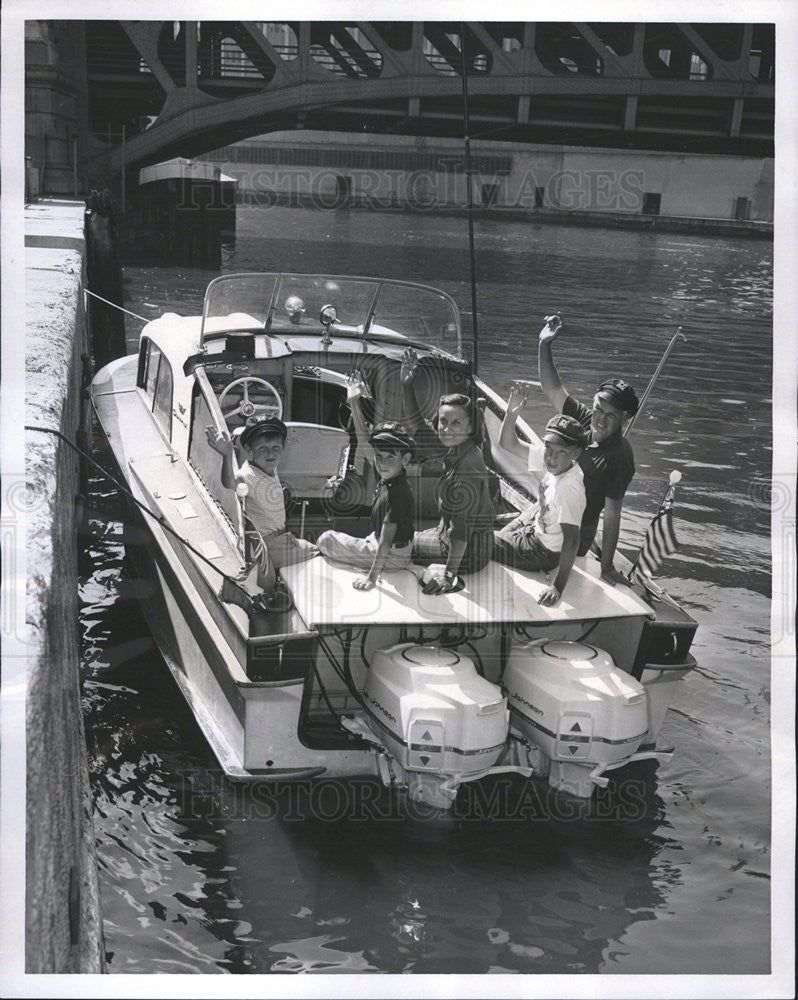 1959 Press Photo &quot;Coronet Explorer&quot; Record Holder Pilot John LaFrandre &amp;Famiy - Historic Images