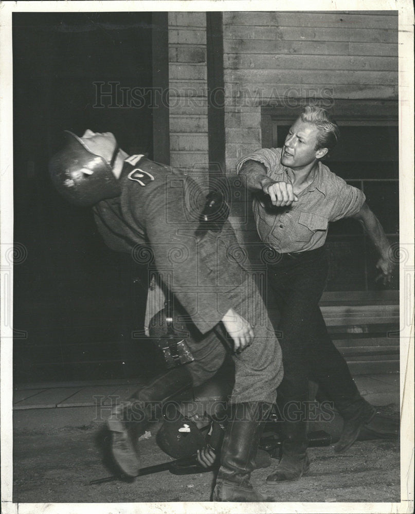 1942 Press Photo Richard Derr The Commandos Come at Dawn - Historic Images