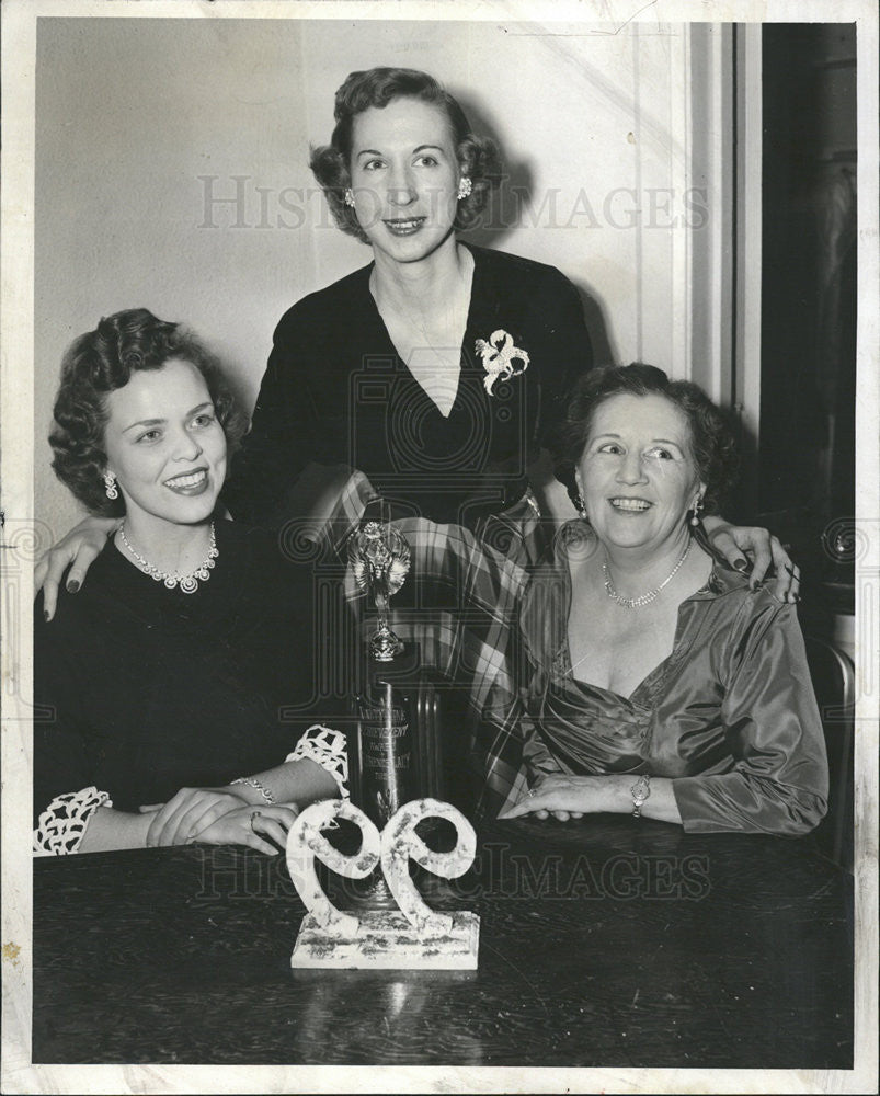 1955 Press Photo Lacy Raglin Brown Annual Achievement Winners - Historic Images