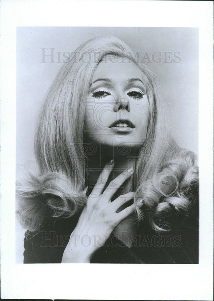 1970 Press Photo Beverly Lacek Come Live Me - Historic Images