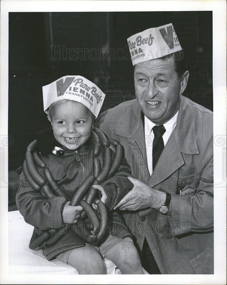 Undated Press Photo three-year-old Edmund Gora Hot Dog King party hosted William Ladany - Historic Images