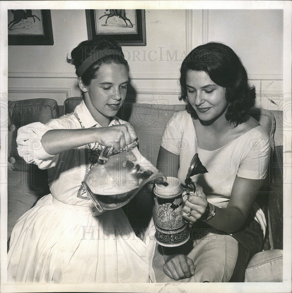 1962 Press Photo Chicago Junior Auxiliary Mrs Price Mrs Russell Beer Party - Historic Images