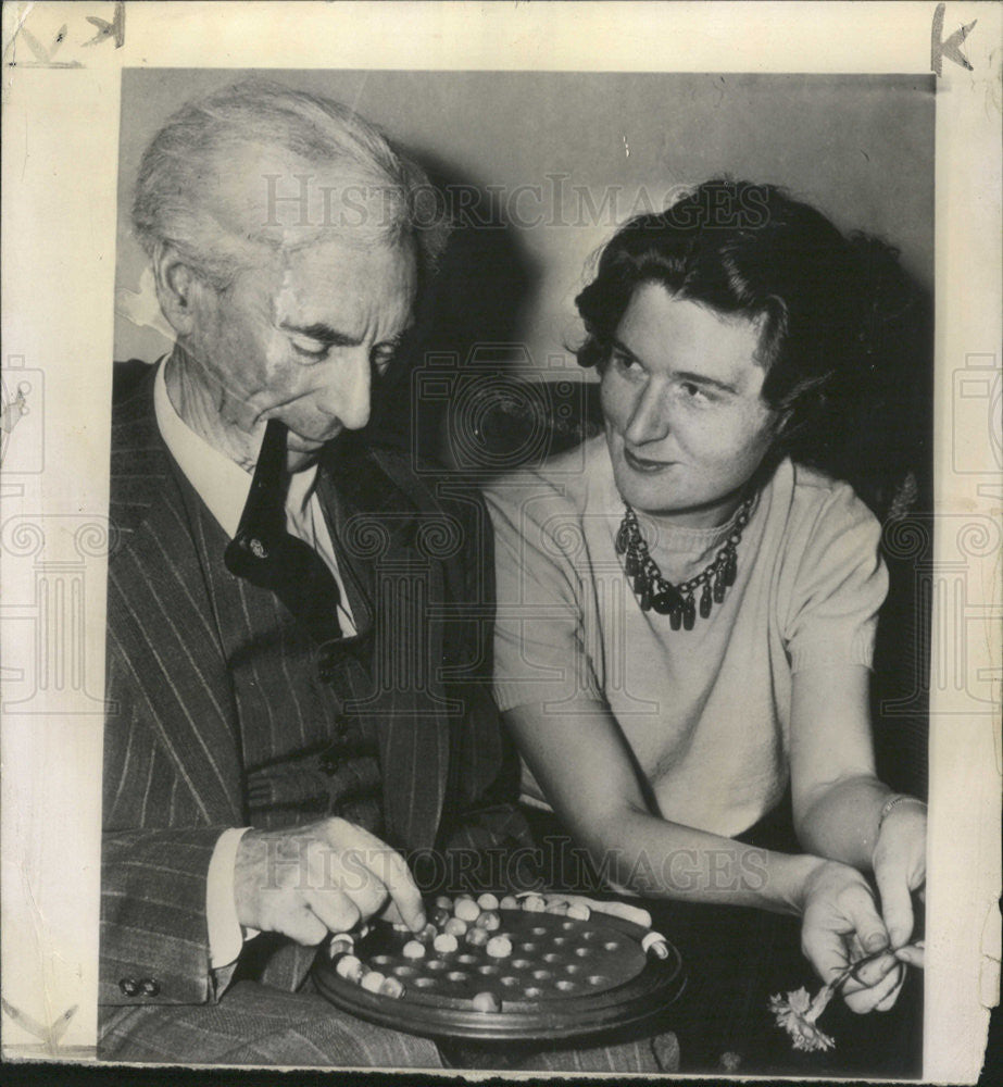 1952 Press Photo Countess Russell and husband Lord Bertrand Russell - Historic Images