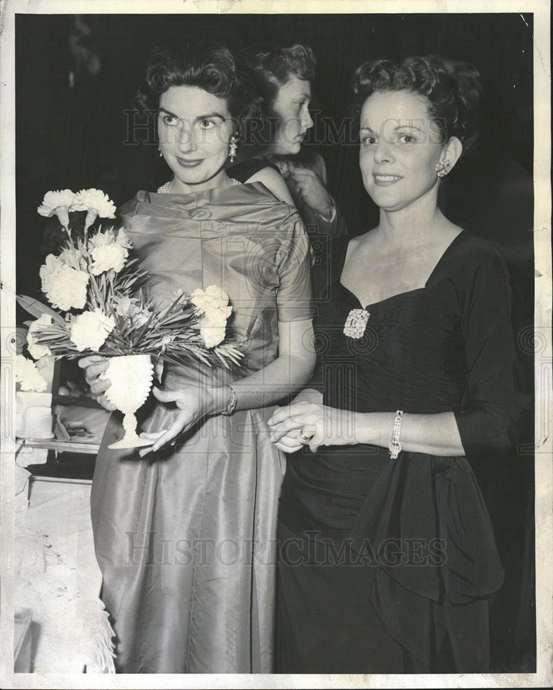 1956 Press Photo Mrs Samuel Russell and Mrs Warren Smith - Historic Images