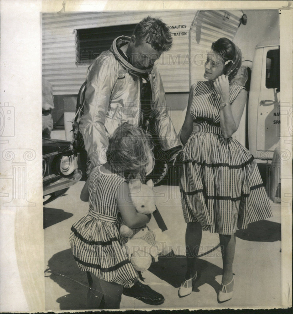 1963 Press Photo Air Force Capt Robert A. Rushworth with Wife Joyce and daughter - Historic Images