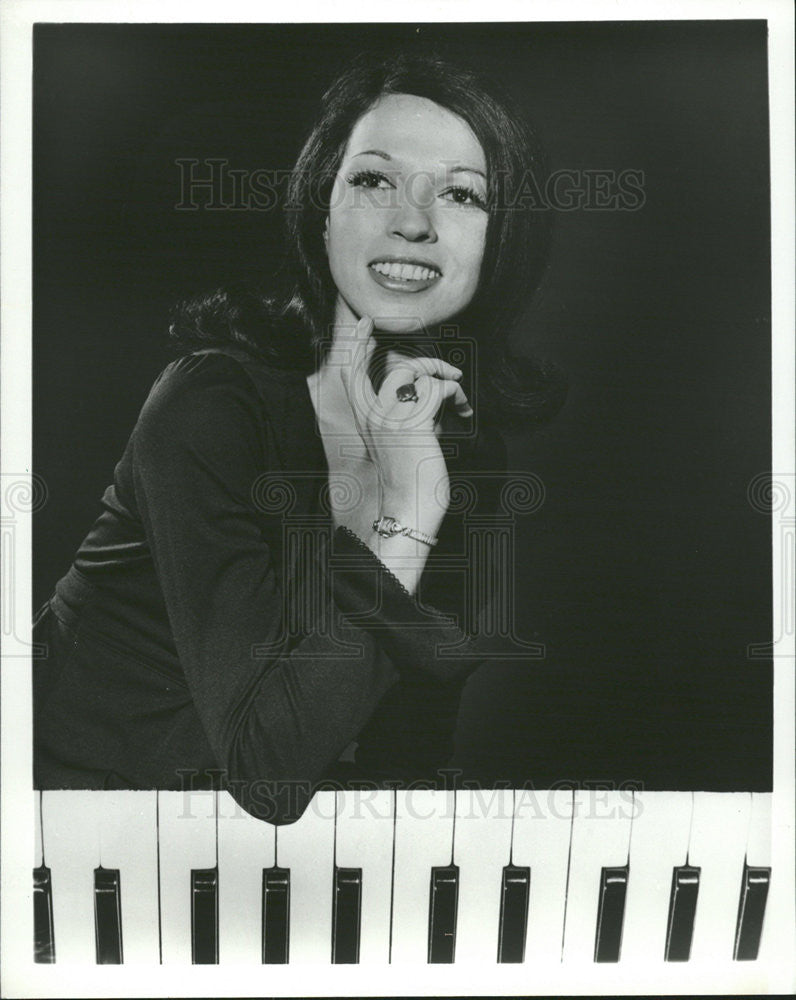 1974 Press Photo Singer Pat Rusk - Historic Images