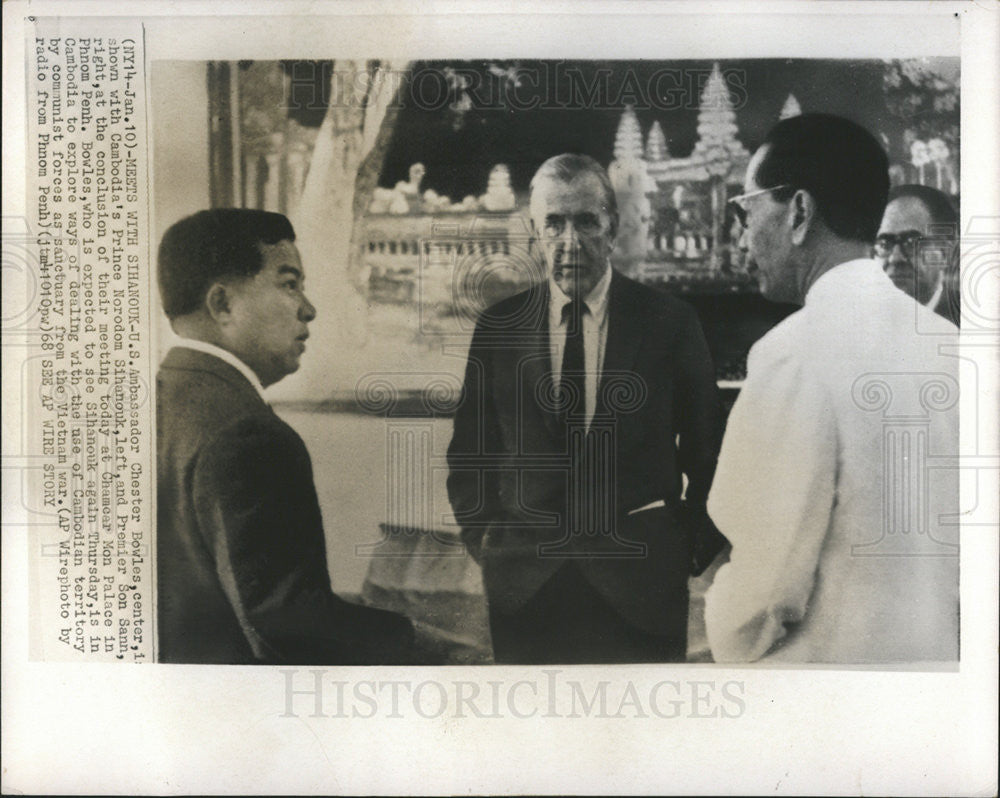 1968 Press Photo Chester Bowles with Prince Norodom Sihanouk and Son Sann - Historic Images