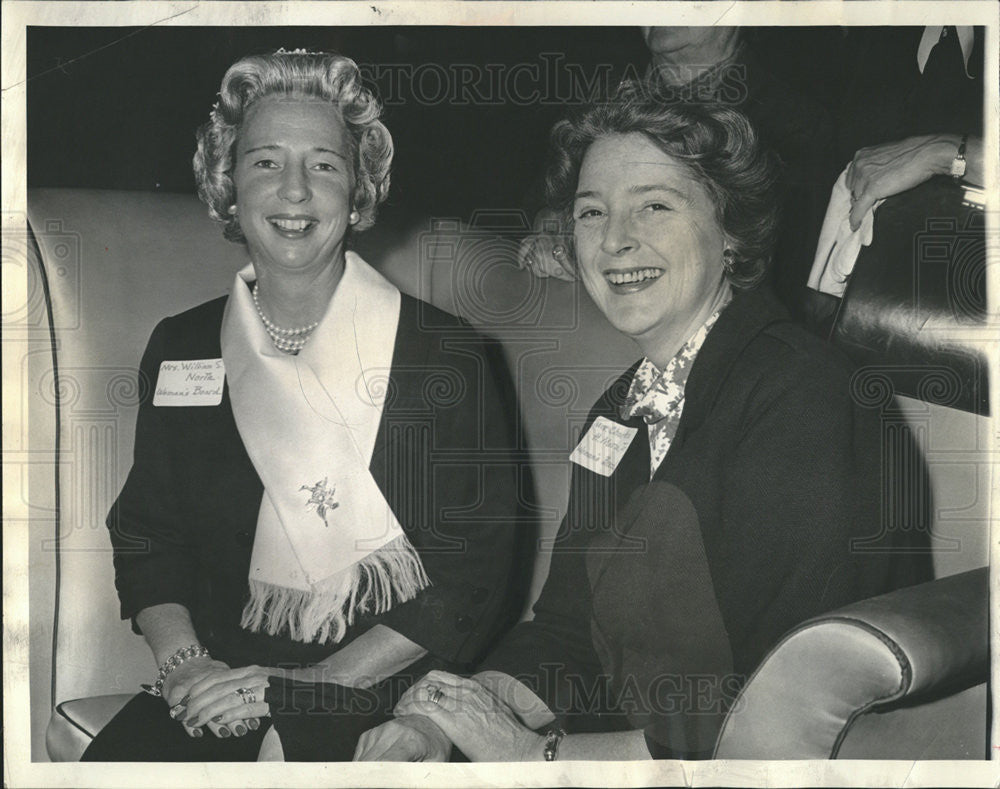 1965 Press Photo Cheery smiles of Mrs. William S. North and Mrs. Charles H Morse - Historic Images