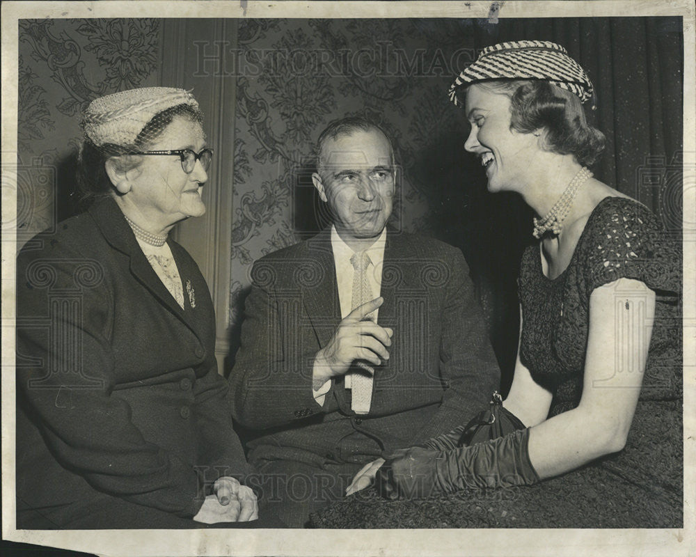 1957 Press Photo Mrs WJ Barnes,Dr Louis Norris,Mrs F,Grebner Jr - Historic Images