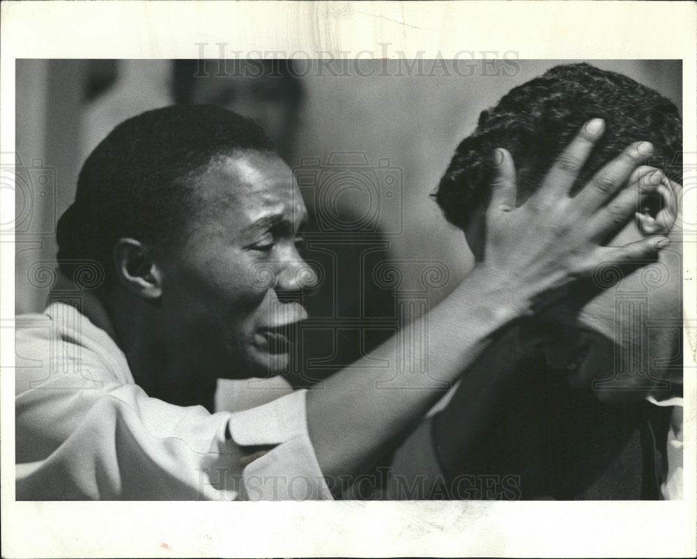 1964 Press Photo Beah Richards and John Perrow as she pleads not to run away - Historic Images