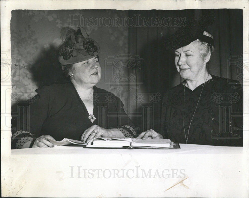 1942 Press Photo Mrs. J DeForest Richards Chicago Illinois Activist Socialite - Historic Images