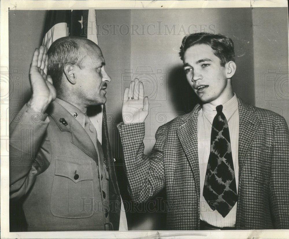 1943 Press Photo David Edward Rickenbacker US Marine Corps Oath - Historic Images