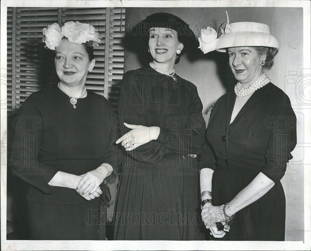 1957 Press Photo Fashion Group Members West Richards Dobson - Historic Images