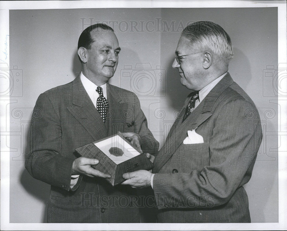 1950 Press Photo American Dairy Association presents Award to George Diehl - Historic Images