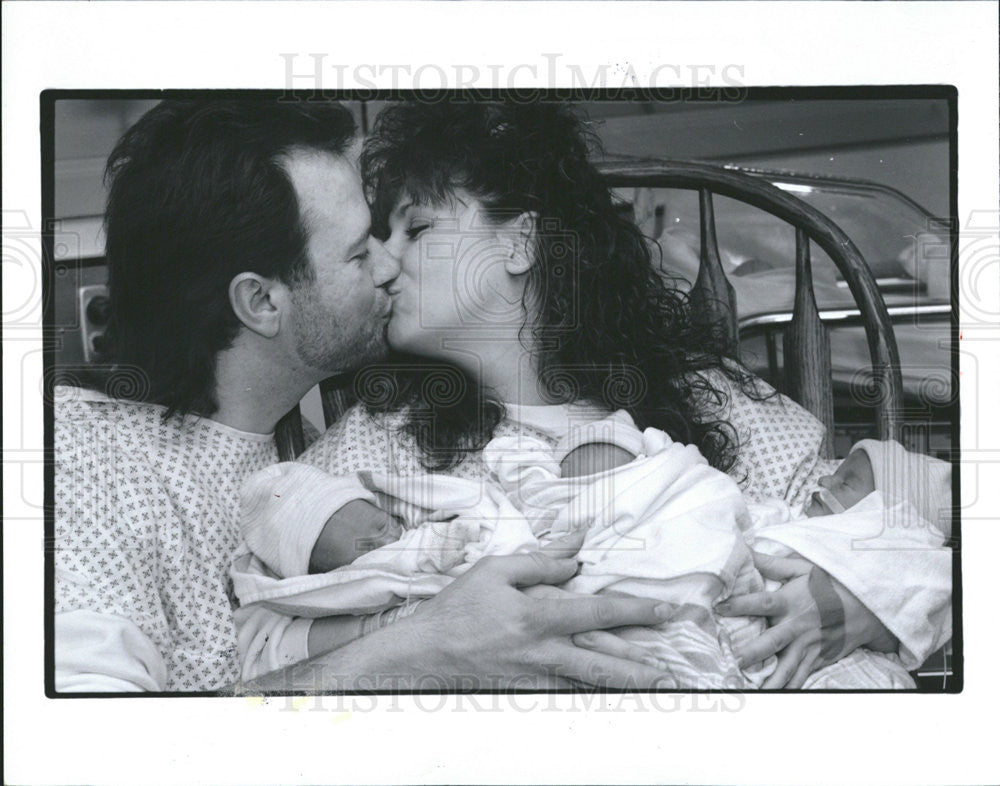 1994 Press Photo Mike Joleen Richards Triplets Babies Hospital - Historic Images