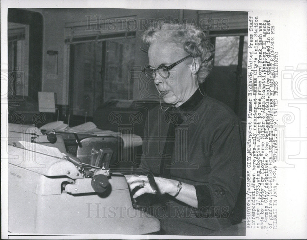 1957 Press Photo United Press Staff Correspondent Margaret Plummer Richards - Historic Images