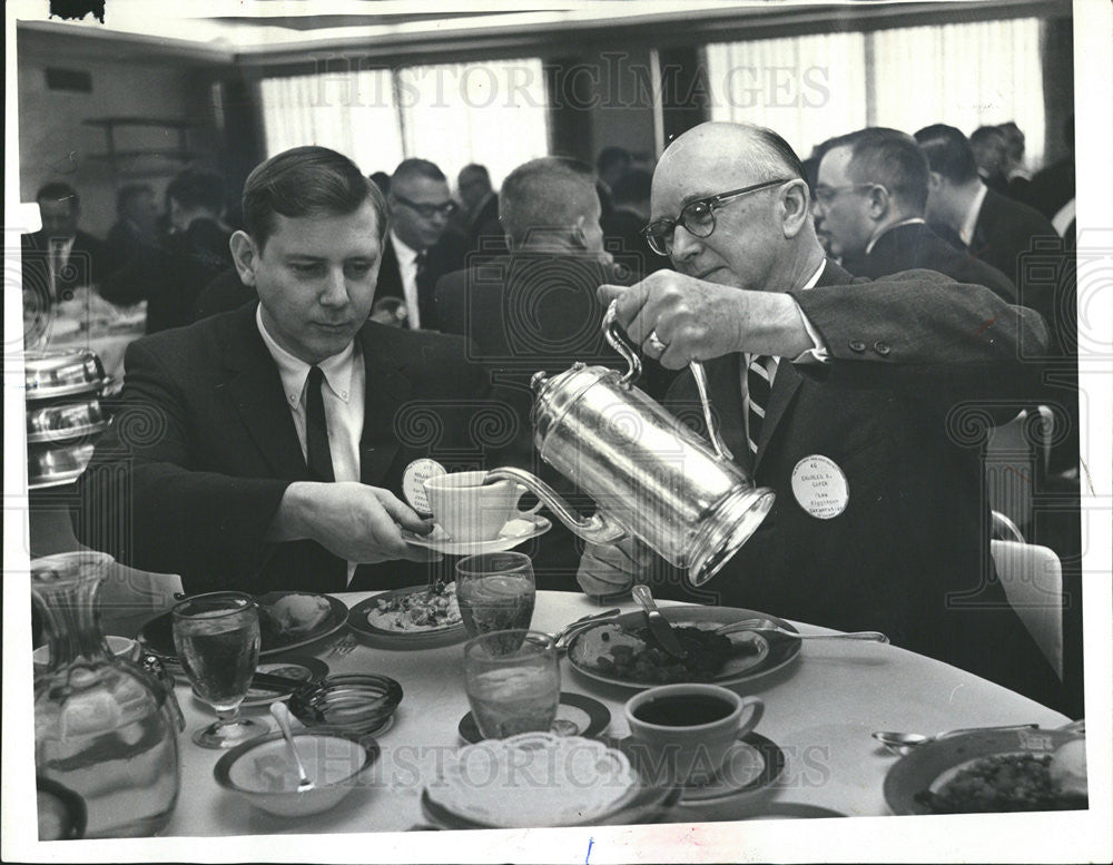 1964 Press Photo Capek Vice President Higginson Richards Gardner Jones Cowell - Historic Images