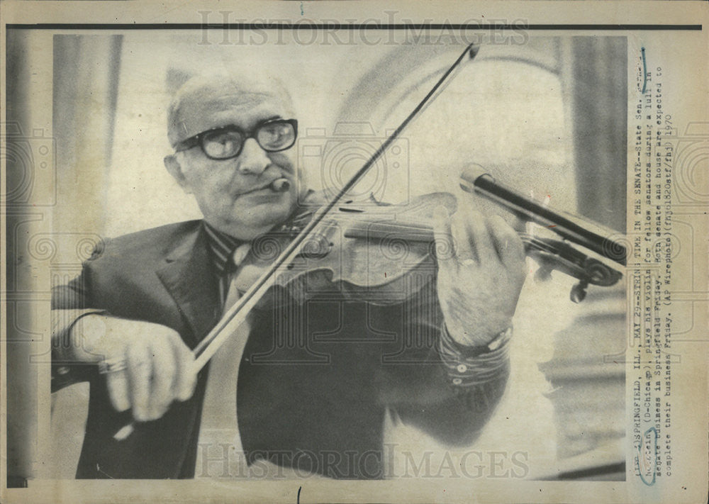 1970 Press Photo State Senator Nelstein Violist Plays Senate Debate Springfield - Historic Images