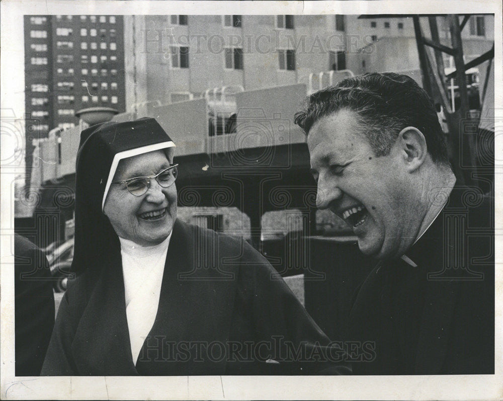 1971 Press Photo SISTER HELEN MCMAHON REV. GILBERT GRAHAM - Historic Images