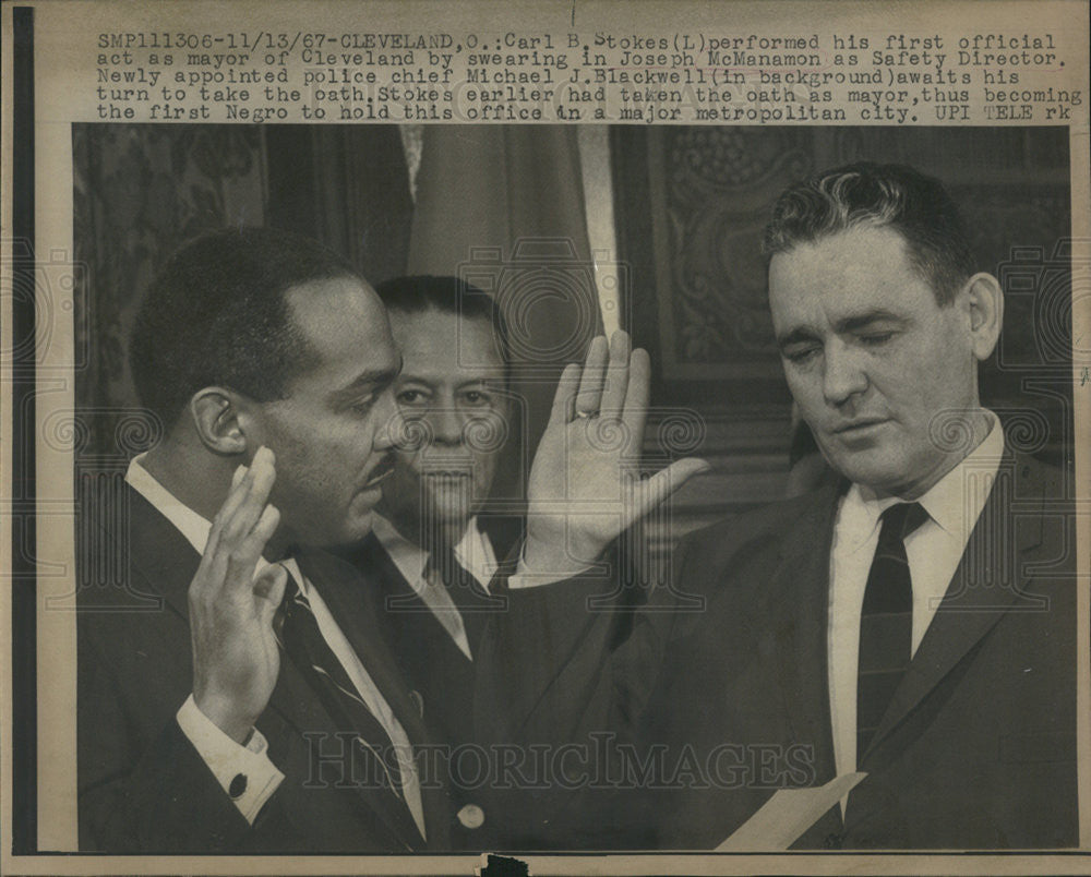 1967 Press Photo Cleveland Mayor Carl B. Stokes swears in Joseph McManamon - Historic Images