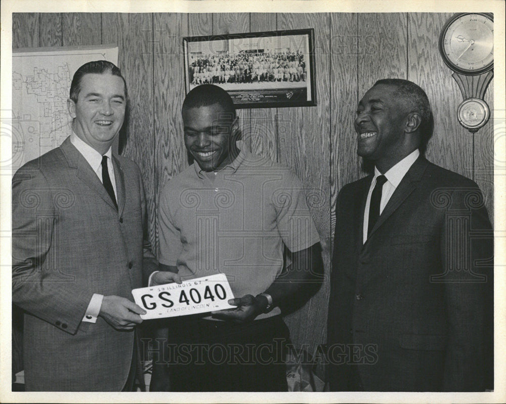 1967 Press Photo Joseph McMahon, Gayle Sayers Chicago Bears - Historic Images