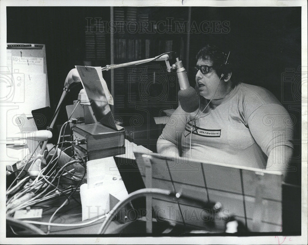 1977 Press Photo Eddie Schwartz/Radio Show/Chicago - Historic Images